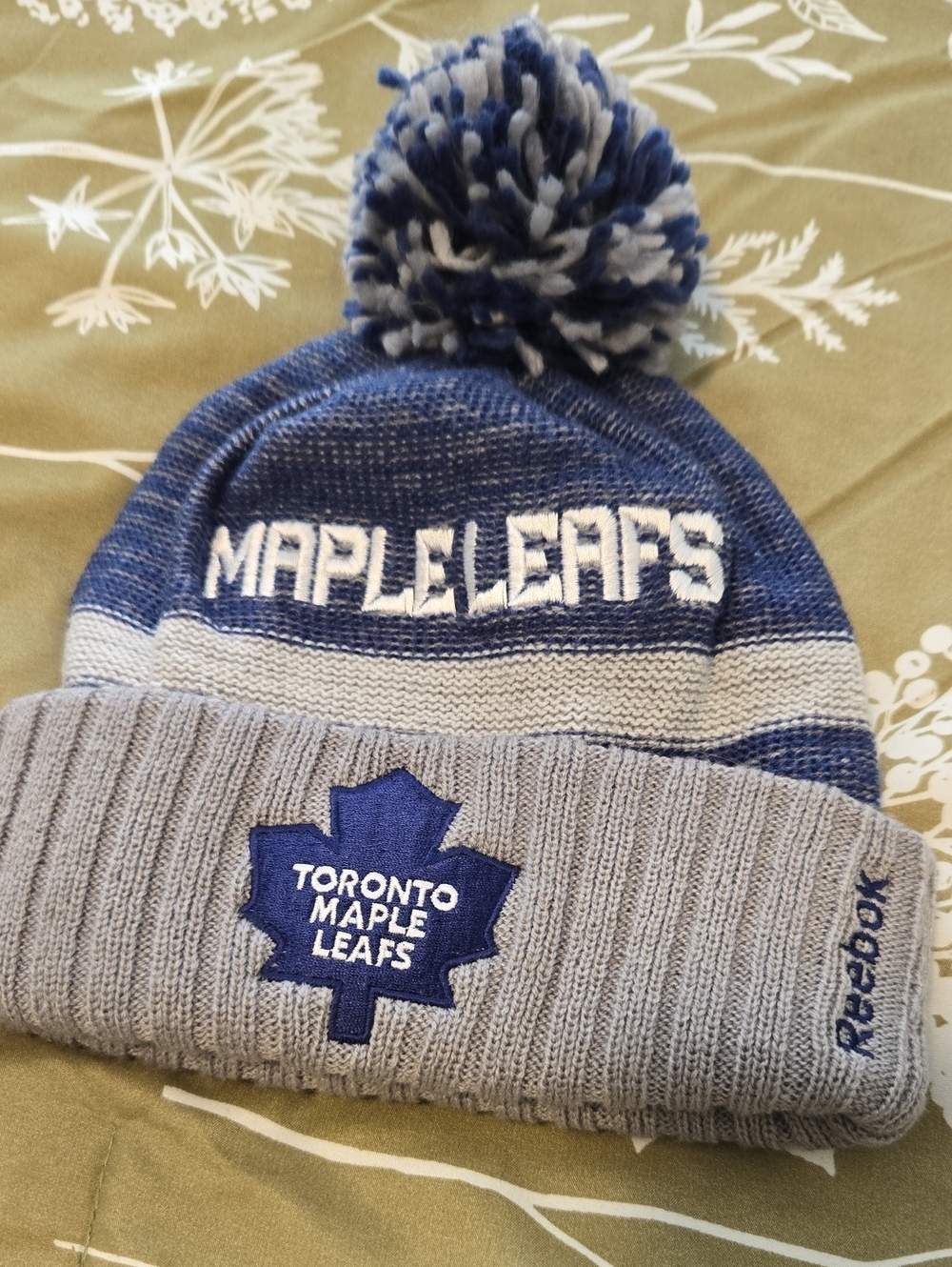 Reebok Toronto Maple Leafs Knit Pom Beanie - Blue & Gray 2014 Center Ice Xlnt.co